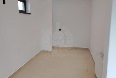 Casă cu 10 camere cu Teren 350 Mp în Central - 9
