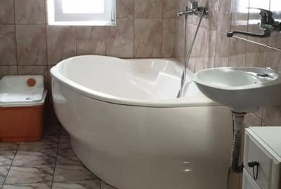 Casă cu 6 camere în Beclean - 1