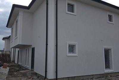 Casă cu 4 camere în Central - 2