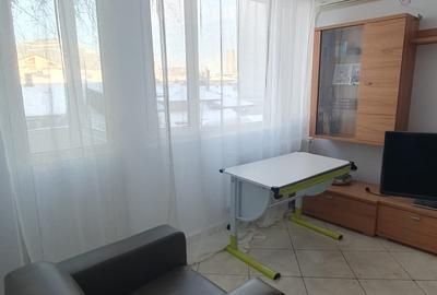 Apartament cu 2 camere semidecomandat, mobilat în 1 Mai - 4