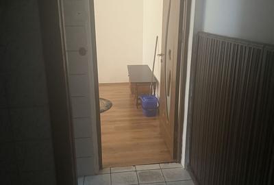 Apartament cu 2 camere semidecomandat în Micro 4 - 2