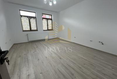 De inchiriat | Casa cu 2 camere decomandate - parcari in curte | Semicentral - 1