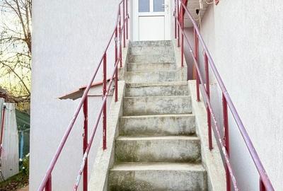 Casa din caramida in spate la Casa Lux - 2