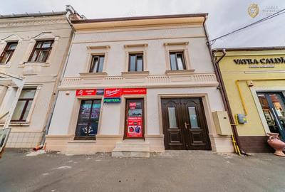 Casă cu 9 camere cu Canalizare în Aradul Nou