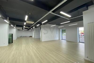 Spațiu comercial, de 273 mp, în Central - 4