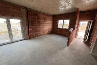 Duplex cu 3 camere cu Canalizare în Moșnița Nouă - 2