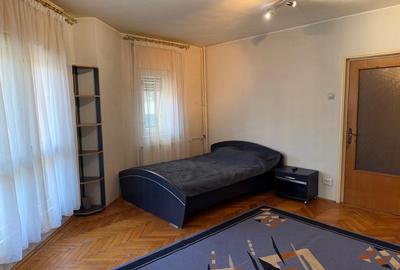 Garsonieră decomandată, mobilată în Decebal