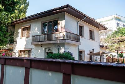Casă individuală cu 8 camere în Kiseleff