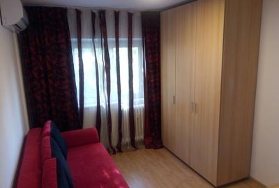Apartament cu 3 camere decomandat în Apusului
