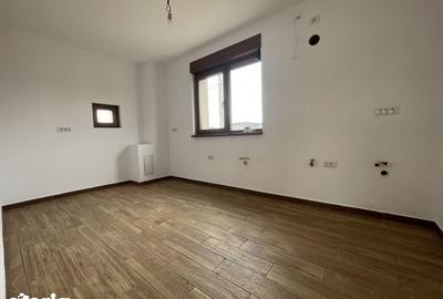 Casă cu 5 camere cu Canalizare în Dumbrăvița - 4