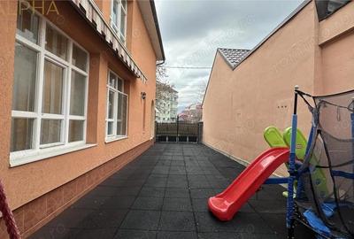 Vila Impunatoare cu 13 Camere Ideala pentru Clinica, After-School sau alte activitati comerciale - 12