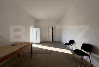 Spațiu comercial, de 80 mp, în Central - 4