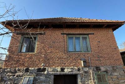 Casă cu 3 camere în Laz - 2