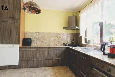 Casă cu 5 camere cu Teren 733 Mp în Luna - 8