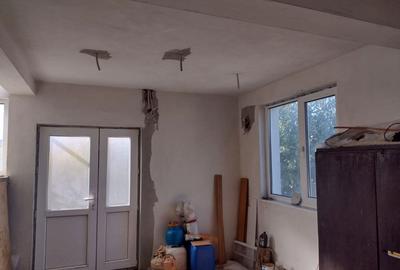 Casă cu 6 camere în Costi - 2