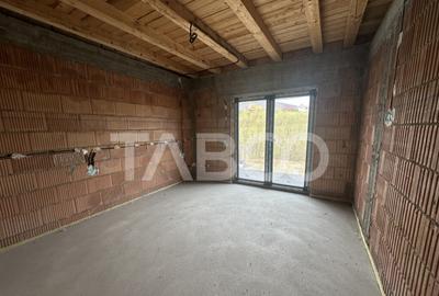 Casă cu 4 camere cu Teren 500 Mp în Orlat - 10