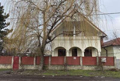 Casă individuală cu 8 camere cu Canalizare în Slătioara - 1