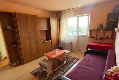 Vand apartament cu 2 camere - zona Gojdu
