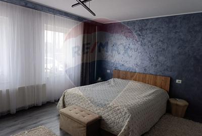 Casă individuală cu 5 camere cu Teren 343 Mp în Est - 1