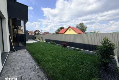 Casă cu 4 camere decomandat cu Teren 120 Mp în Cristian