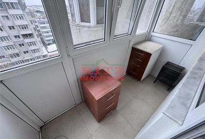 Apartament cu 3 camere decomandat în - 8