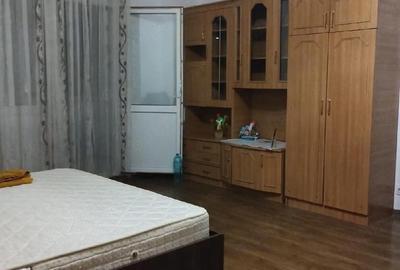 Garsonieră decomandată în 1 Decembrie