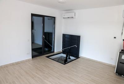 Vindem constructie tip buncar cu cale de intrare prin casa - 11