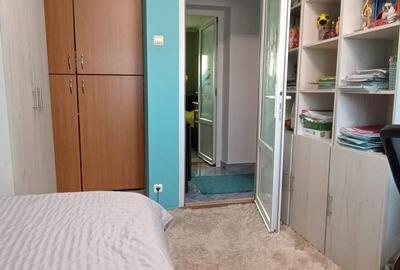 Apartament cu 3 camere semidecomandat, mobilat în Policlinica - 5