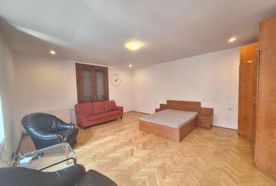 Garsoniera decomandata, 50 MP, zona 15 Noiembrie - 4