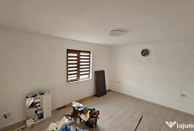 Casă cu 3 camere cu Teren 1720 Mp în Băicoi - 9