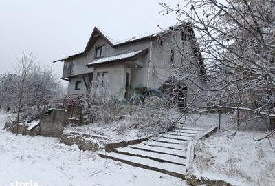 Casă cu 4 camere cu Teren 4863 Mp în Coșna - 13