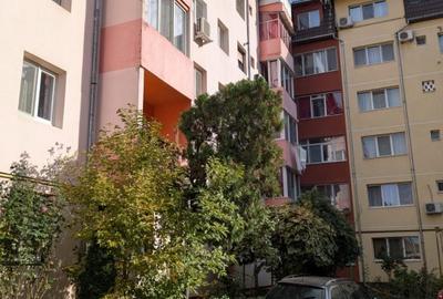 Proprietar vand apartament cu 3 camere semidecomandat - 10