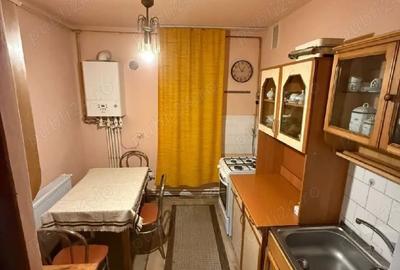 Apartament cu 3 camere decomandat în Petros - 4