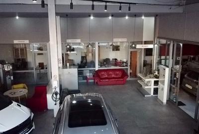 OPORTUNITATE Locatie imobiliara cu doua showroomuri functionale si ultradotate - 10