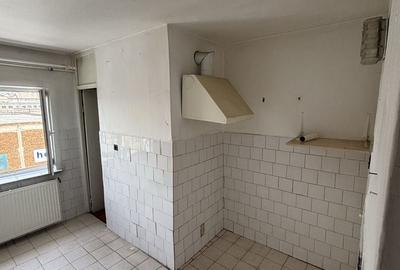 Apartament cu 2 camere decomandat în Rogerius - 3