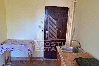 Garsoniera in zona Dambovita de 12 mp, la etajul intai - 3