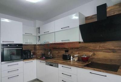 EROII REVOLUTIEI - Metrou - 3 camere - 3