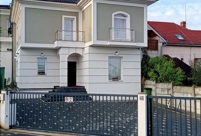 Casă cu 4 camere în Central - 2