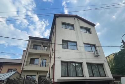 Casă cu 7 camere cu Teren 200 Mp în Ferentari - 1