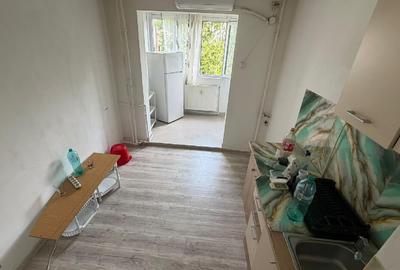 Apartament cu 3 camere decomandat în Rahova - 2