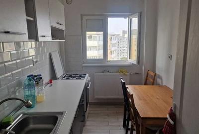 Apartament cu 3 camere semidecomandat, mobilat în Iancului