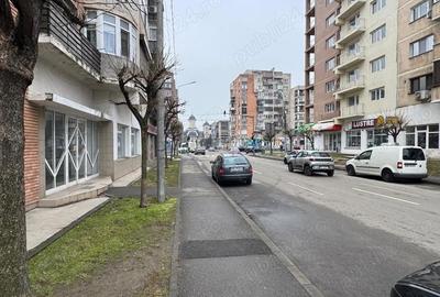Spațiu comercial, de 90 mp, în Central - 6