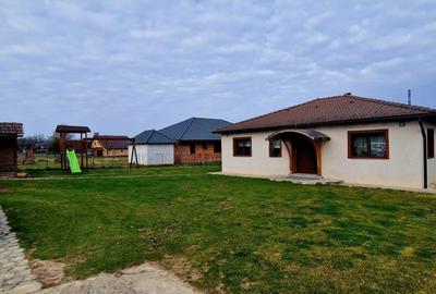 Casă cu 4 camere cu Teren 700 Mp în Central - 2