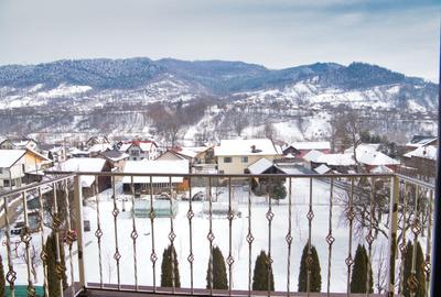 Vilă la munte cu view superb- Valea Doftanei, 1400 mp teren; casă 400mp - 9