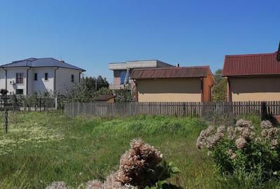 Teren agricol intravilan de 1250 mp, în Lazu