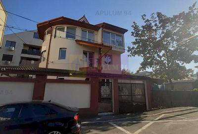 Casă individuală cu 6 camere decomandat cu Canalizare în Drumul Găzarului - 1