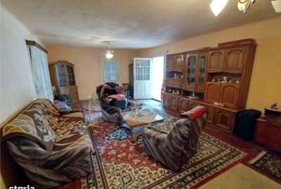 Casă cu 8 camere cu Teren 3800 Mp în Central - 5