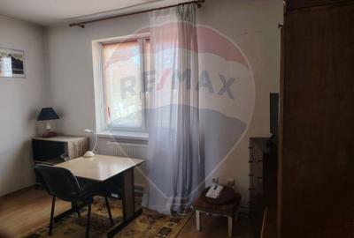 Casă cu 8 camere cu Teren 800 Mp în Central - 9