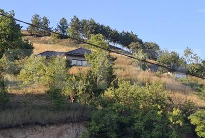 Casa pe un nivel, cu teren 2997 mp, panorama superba,Suceagu - 3