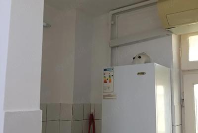 Apartament cu 3 camere semidecomandat în Central - 4